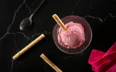 Topping yang Cocok untuk Es Krim Strawberry, Bikin Menu Makin Menarik!